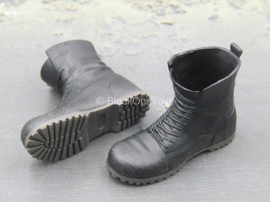 Mr Butcher - Black Boots (Peg Type)