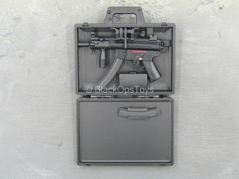 Load image into Gallery viewer, G4 Michael Chan Police FBI - Black MP5 w/Briefcase
