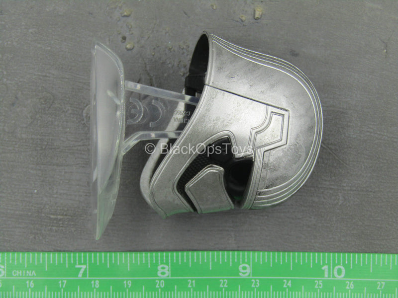 Load image into Gallery viewer, Star Wars - Metal Captain Phasma Helmet On Stand
