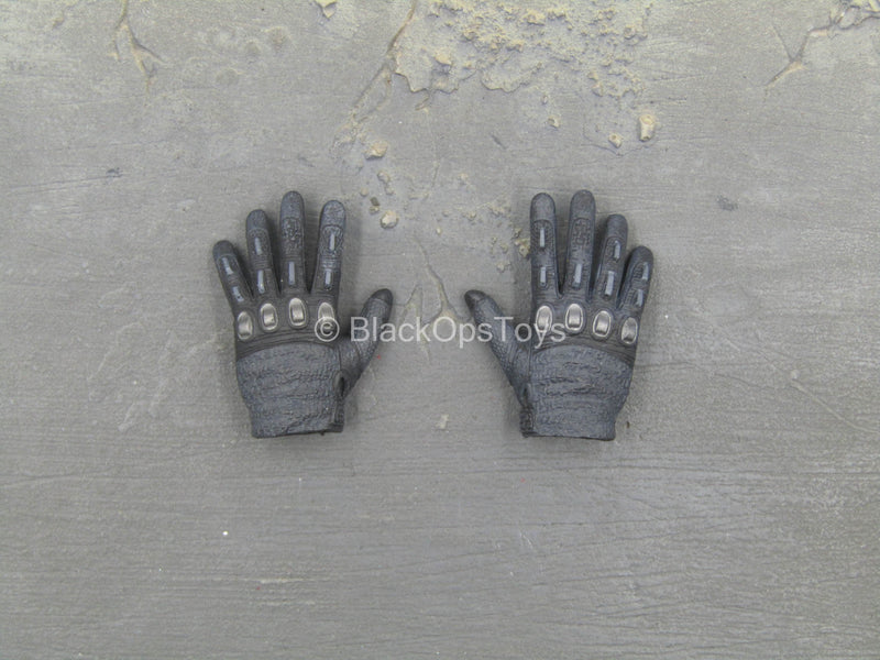 Load image into Gallery viewer, GI JOE - Snake Eyes - Black Gloved Hand Set (x2)

