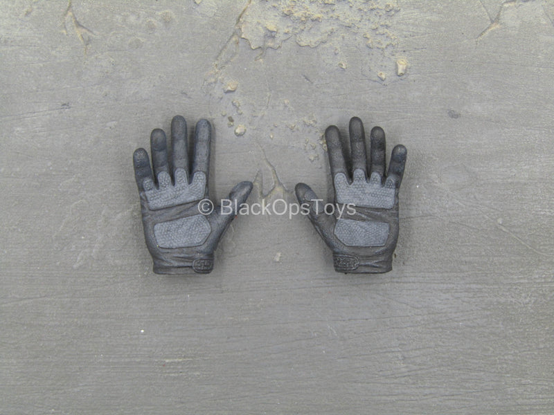 Load image into Gallery viewer, GI JOE - Snake Eyes - Black Gloved Hand Set (x2)
