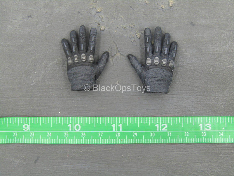 Load image into Gallery viewer, GI JOE - Snake Eyes - Black Gloved Hand Set (x2)
