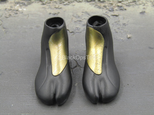 Destiny 2 - Hunter Golden Trace - Black & Gold Boots (Peg Type)