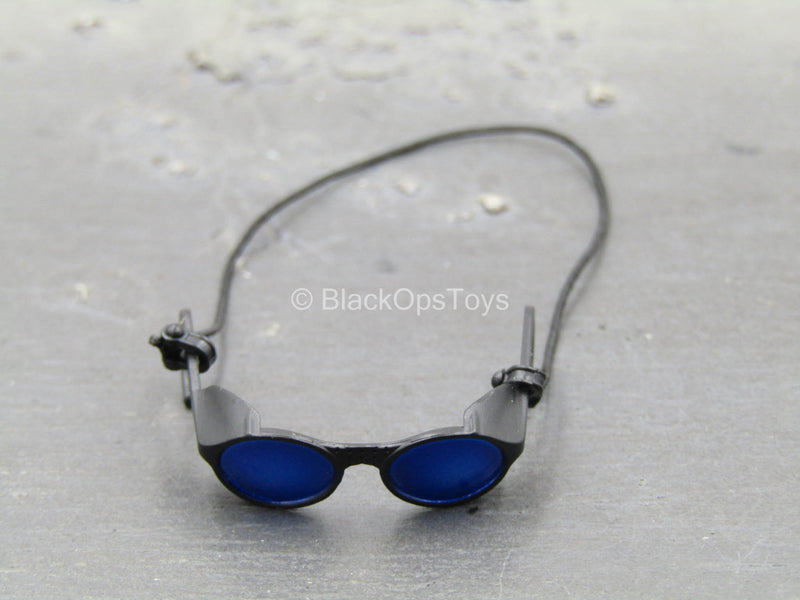 Load image into Gallery viewer, Russian Motorized Rifle Brigade - Black Goggles w/Blue Lenses
