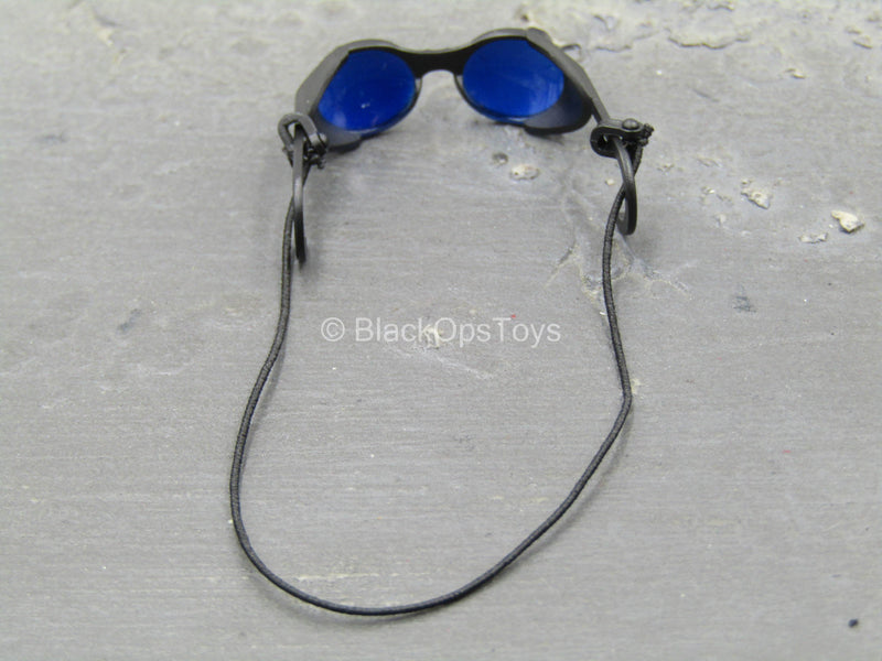 Load image into Gallery viewer, Russian Motorized Rifle Brigade - Black Goggles w/Blue Lenses

