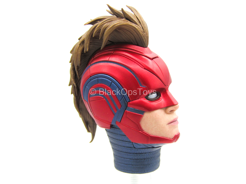 Load image into Gallery viewer, Captain Marvel - Female Body w/Head Sculpt &amp; Light Up Action

