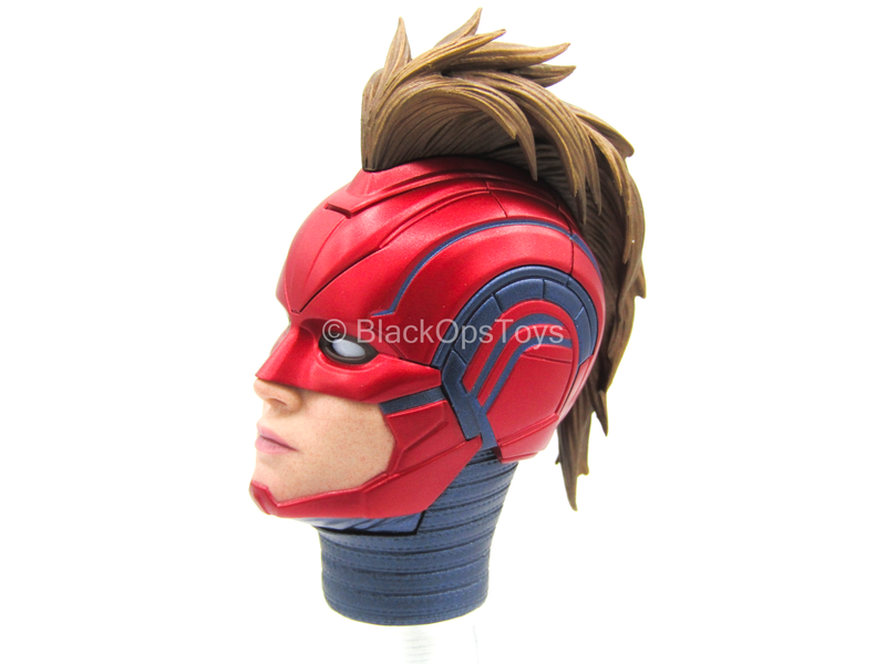 Load image into Gallery viewer, Captain Marvel - Female Body w/Head Sculpt &amp; Light Up Action
