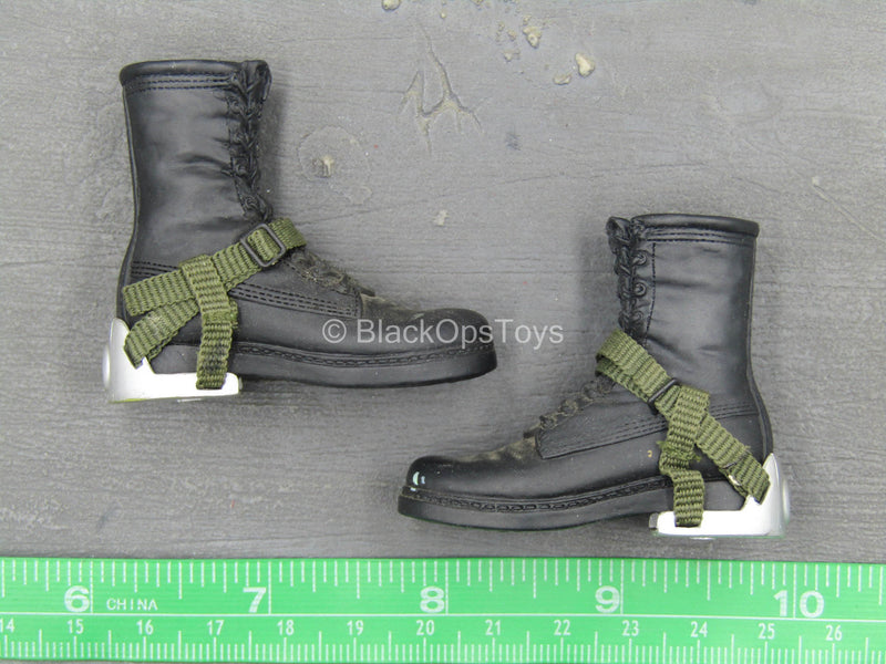 Load image into Gallery viewer, SR-71 Pilot - Black Boots (Foot Type)
