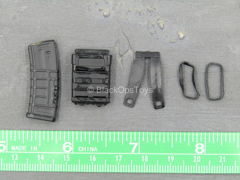 Load image into Gallery viewer, Close Quarter Battle - Black Assault Rifle Magazine Holster
