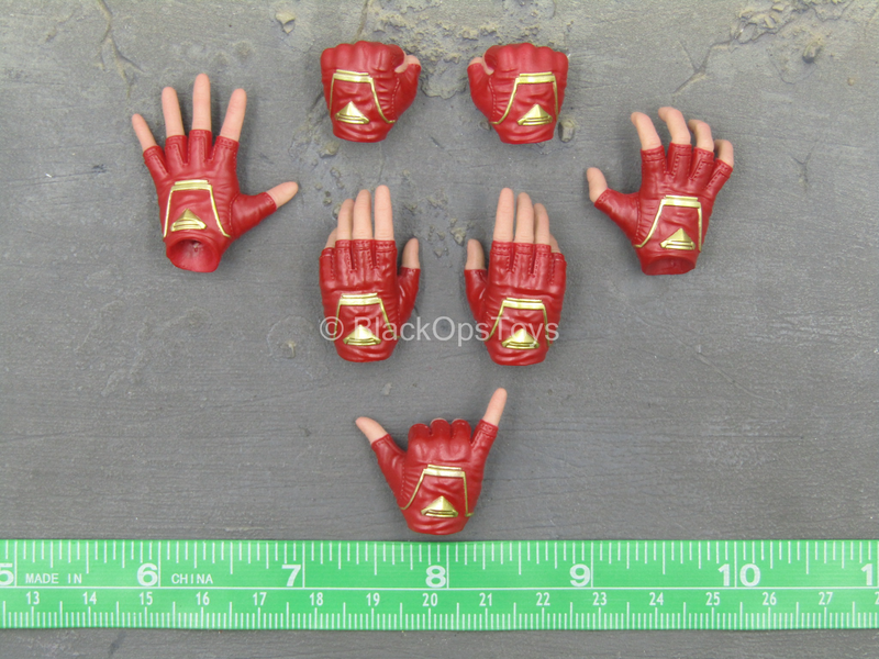 Load image into Gallery viewer, Captain Marvel - Red &amp; Gold Like Female Hand Set
