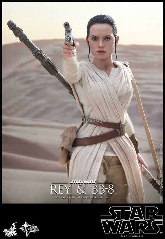 Star Wars The Force Awakens 1/6th scale Rey and BB-8 Pistol