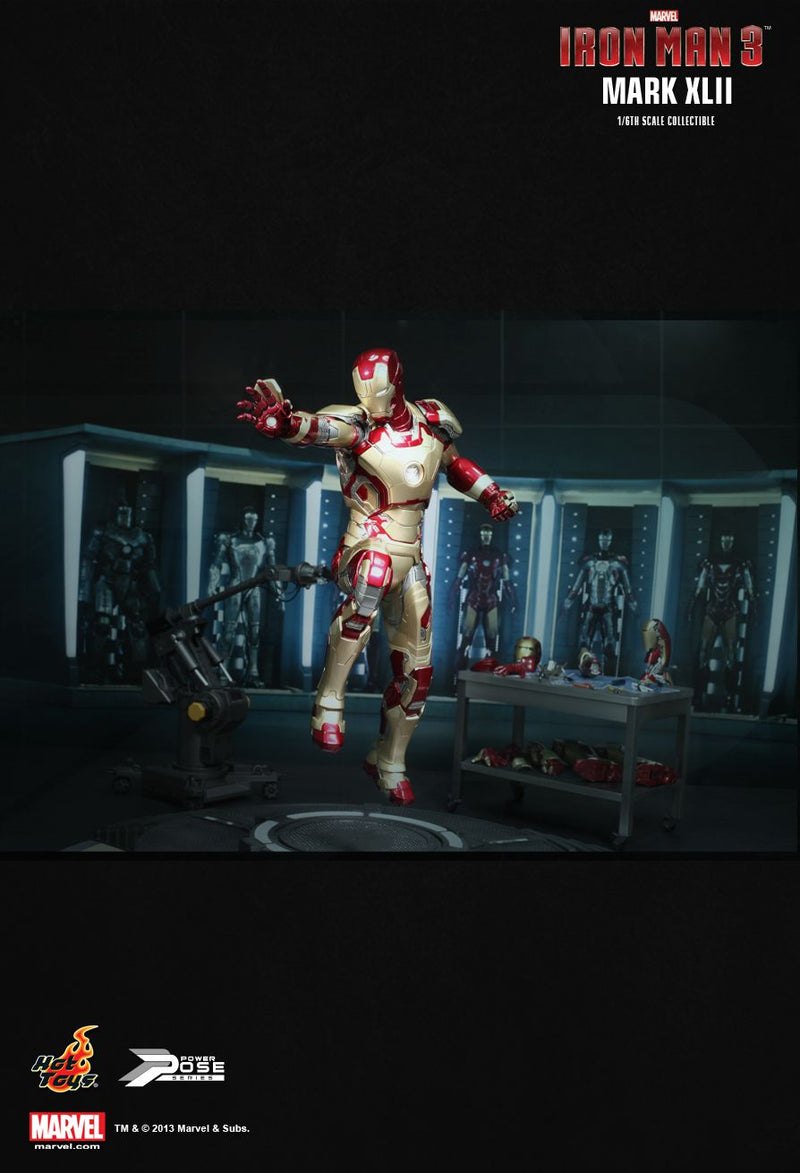Load image into Gallery viewer, Iron Man 3 - Power Pose Mark XLII - MINT IN BOX
