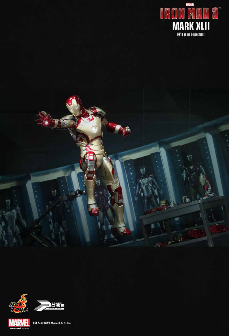 Load image into Gallery viewer, Iron Man 3 - Power Pose Mark XLII - MINT IN BOX
