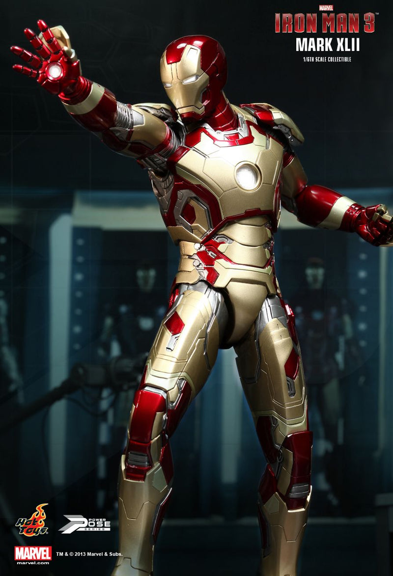 Load image into Gallery viewer, Iron Man 3 - Power Pose Mark XLII - MINT IN BOX
