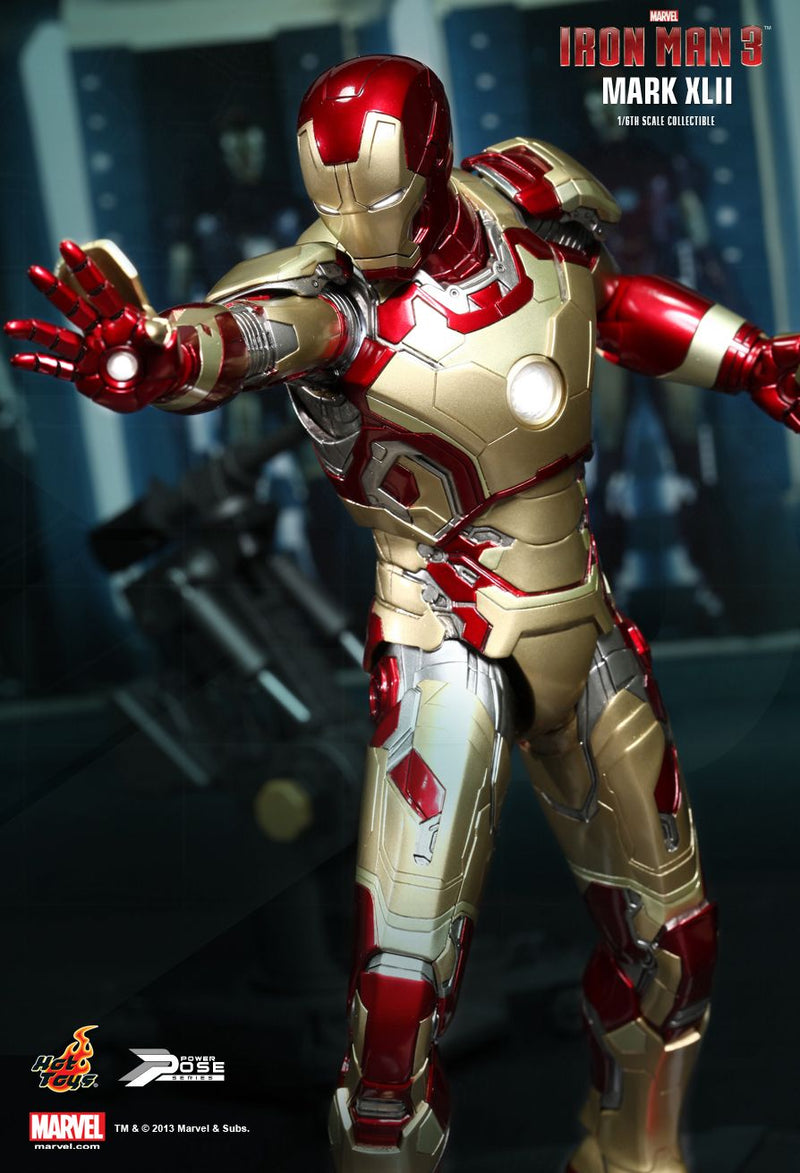 Load image into Gallery viewer, Iron Man 3 - Power Pose Mark XLII - MINT IN BOX
