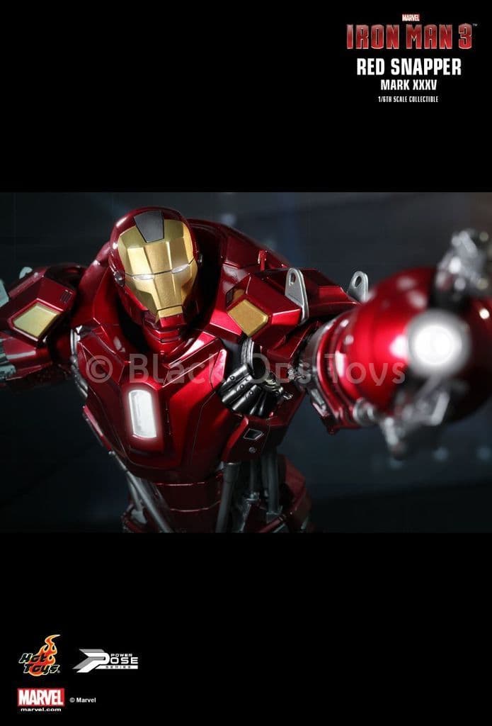 Load image into Gallery viewer, Iron Man 3 - Mark XXXV Red Snapper - MINT IN BOX
