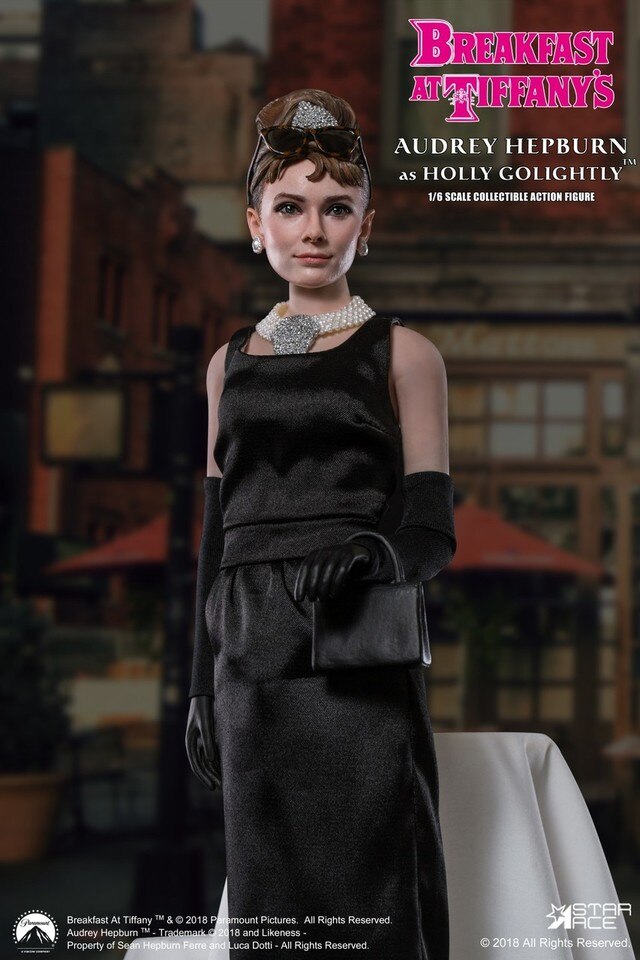 Load image into Gallery viewer, Breakfast At Tiffany&#39;s - Holly - Figure Base Stand
