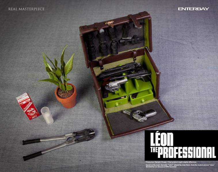 Load image into Gallery viewer, Léon The Professional - Weathered Shoes w/Socks (Peg Type)
