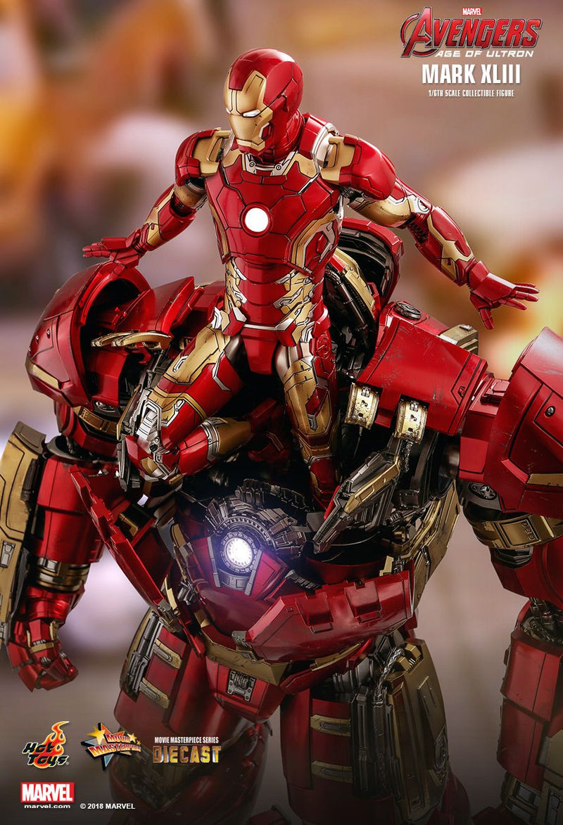 Load image into Gallery viewer, Avengers: Age of Ultron - Diecast Iron Man MK43 - MINT IN BOX
