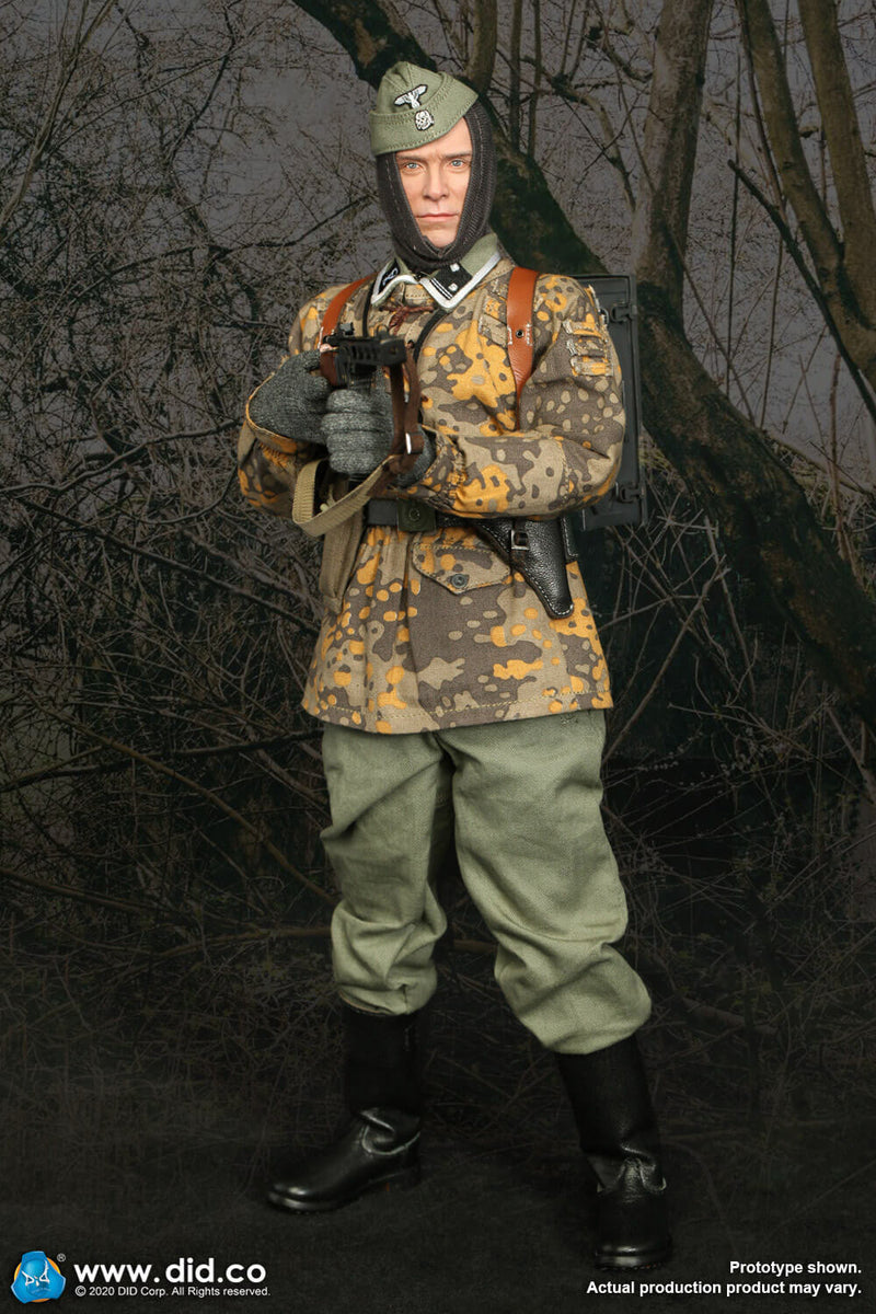 Load image into Gallery viewer, WWII - German Radio Operator - Pea Pattern Parka Jacket
