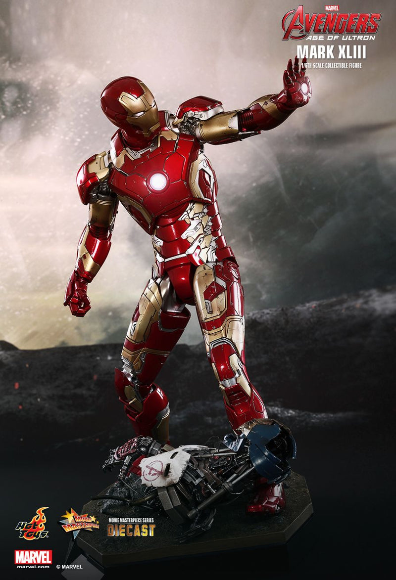 Load image into Gallery viewer, Avengers: Age of Ultron - Diecast Iron Man MK43 - MINT IN BOX
