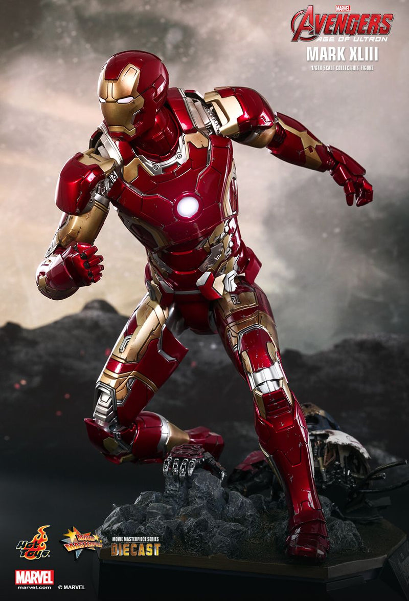 Load image into Gallery viewer, Avengers: Age of Ultron - Diecast Iron Man MK43 - MINT IN BOX
