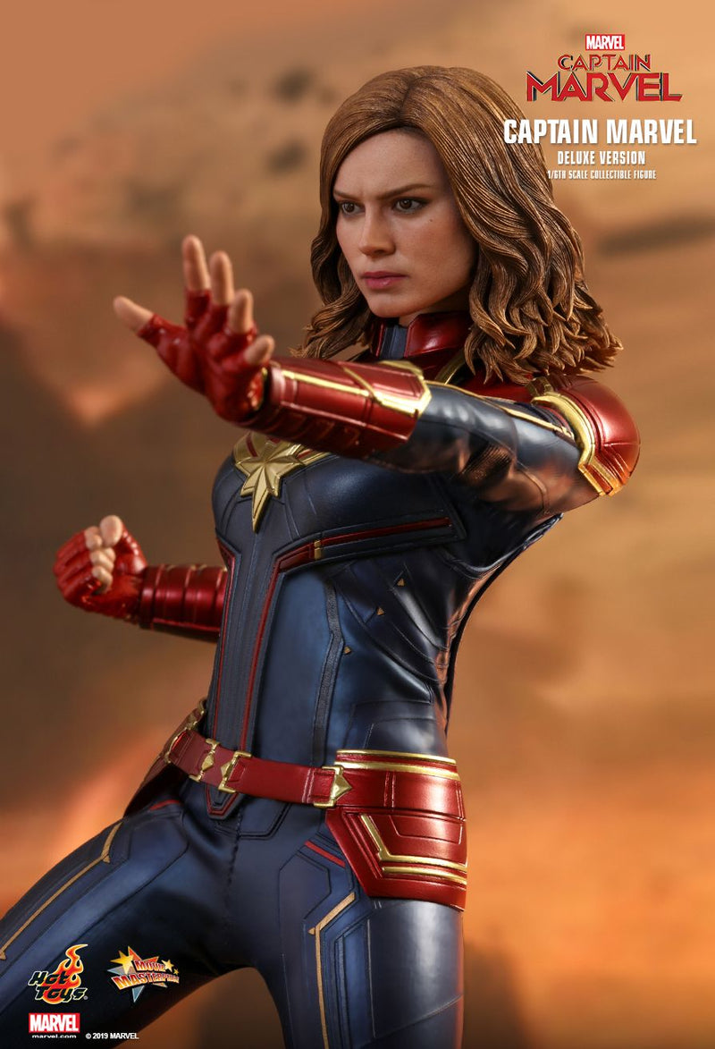 Load image into Gallery viewer, Captain Marvel - Carol Danvers Deluxe - MINT IN BOX

