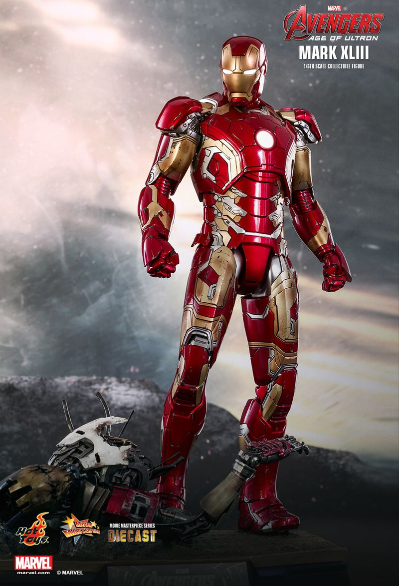 Load image into Gallery viewer, Avengers: Age of Ultron - Diecast Iron Man MK43 - MINT IN BOX
