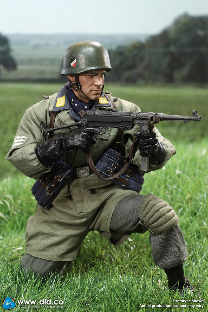 Load image into Gallery viewer, WWII - Fallschirmjäger - MP40 Submachine Gun w/Leather Like Sling
