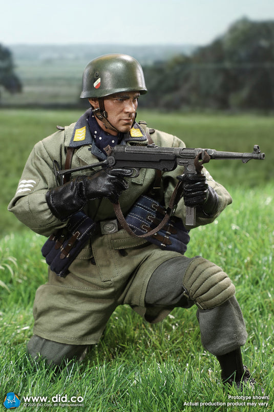WWII - Fallschirmjäger - MP40 Submachine Gun w/Leather Like Sling