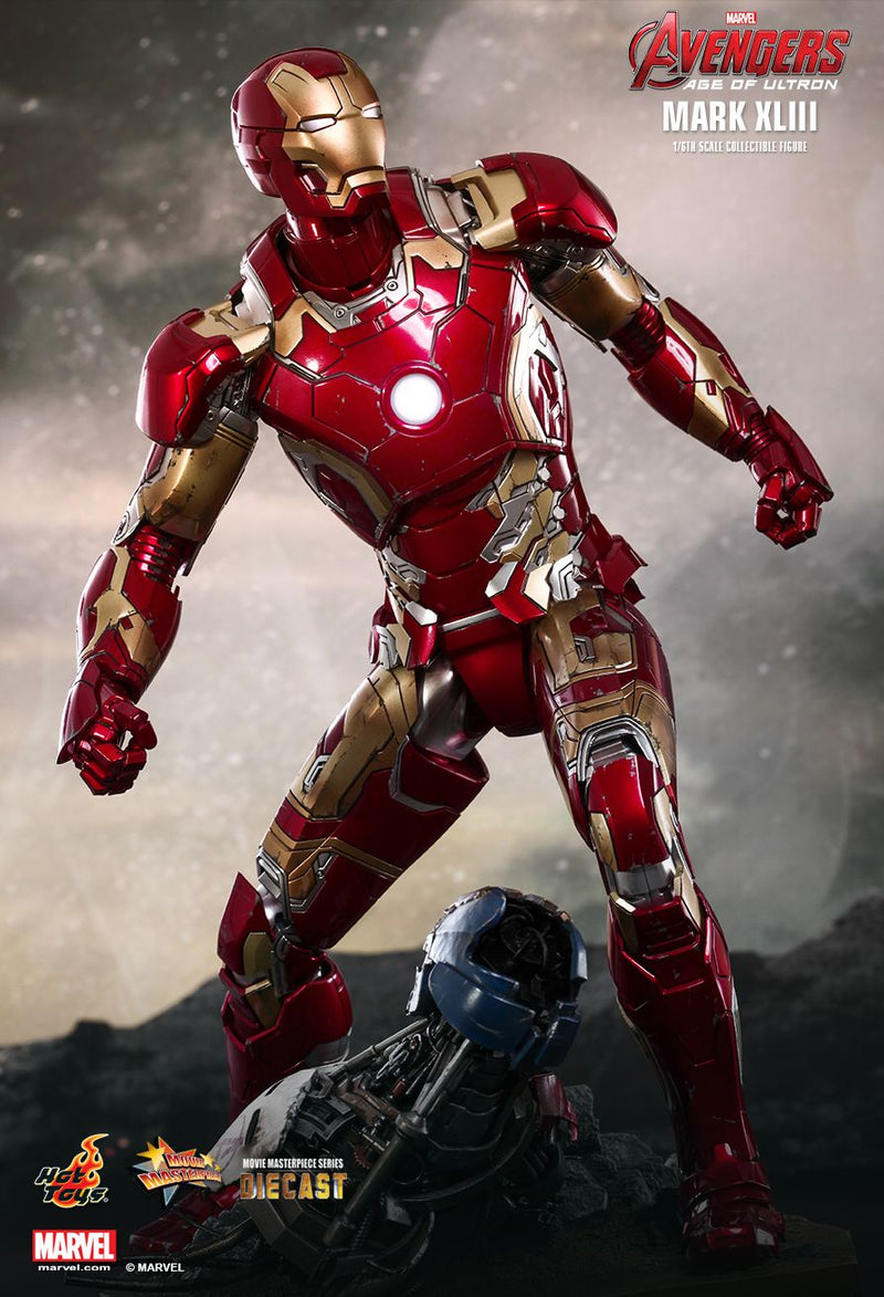 Load image into Gallery viewer, Avengers: Age of Ultron - Diecast Iron Man MK43 - MINT IN BOX
