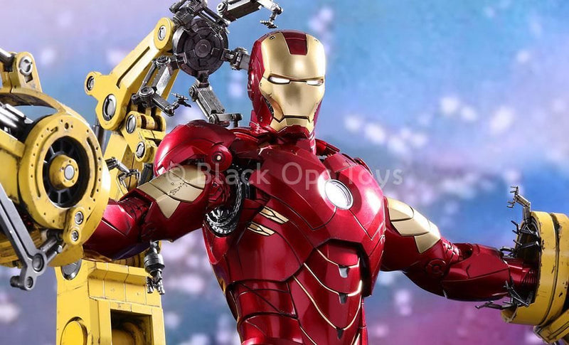 Load image into Gallery viewer, Iron Man Mark IV w/Suit-up Gantry - MINT IN BOX
