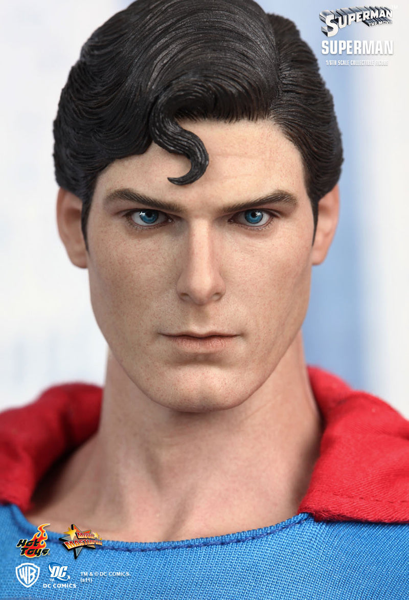 Load image into Gallery viewer, Superman - Male Head Sculpt &amp; Hand Set w/Figure Stand
