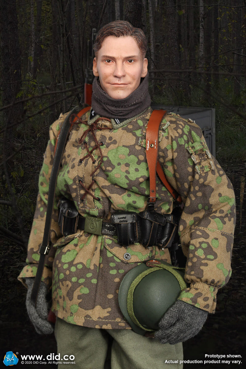 Load image into Gallery viewer, WWII - German Radio Operator - Metal Kar98K Sniper Rifle
