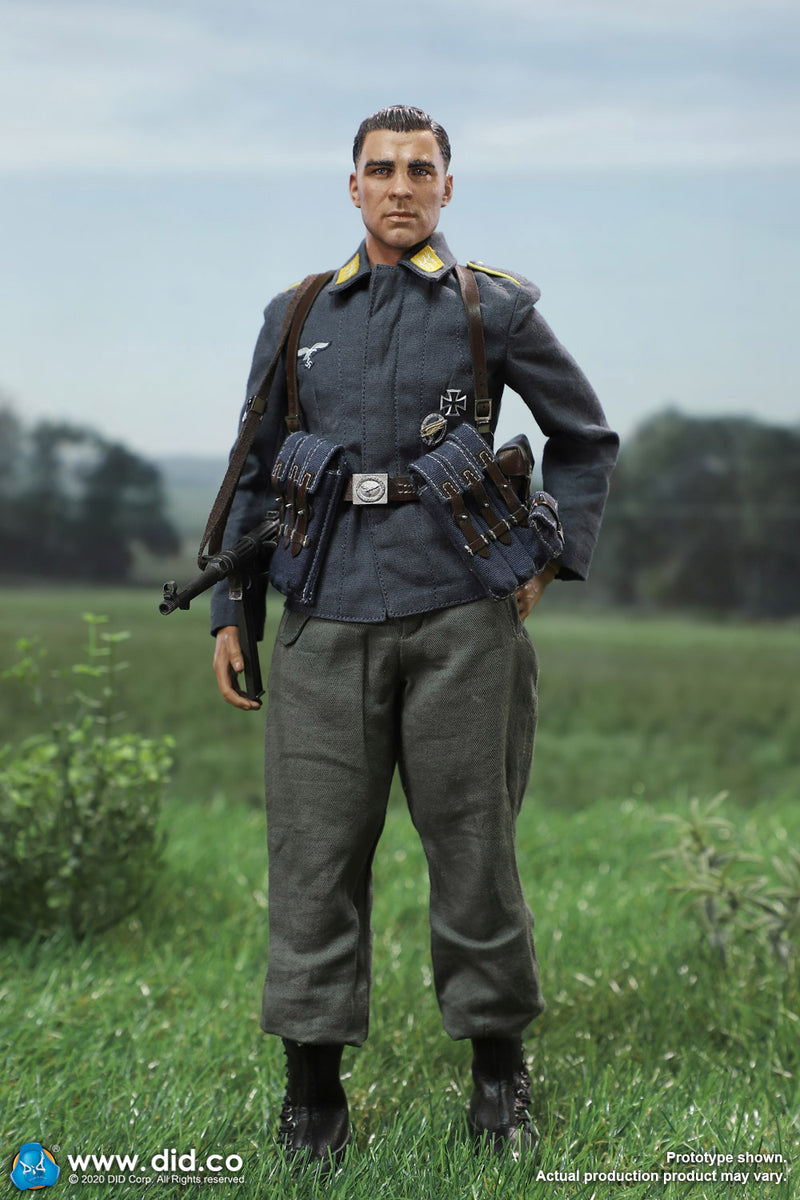 Load image into Gallery viewer, WWII - German - Fallschirmjager Schmeling - MINT IN BOX
