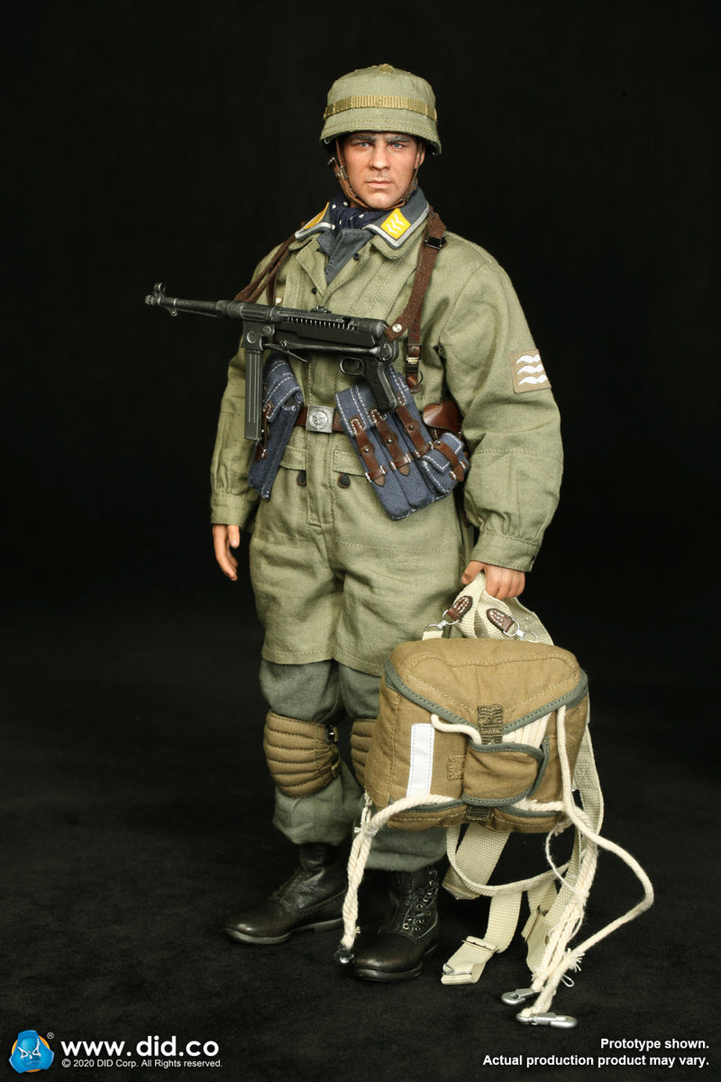 Load image into Gallery viewer, WWII - German - Fallschirmjager Schmeling - MINT IN BOX
