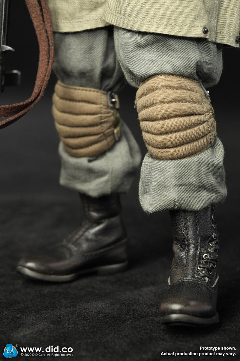 Load image into Gallery viewer, WWII - German - Fallschirmjager Schmeling - MINT IN BOX
