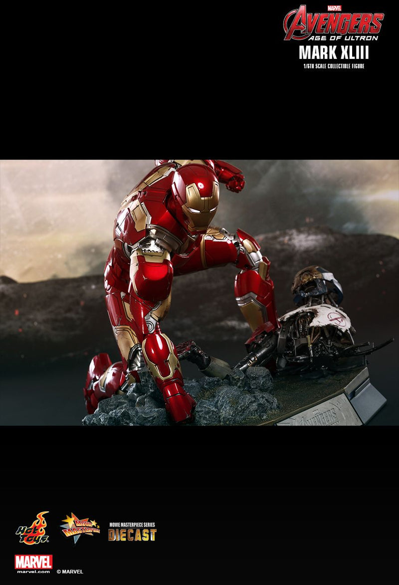 Load image into Gallery viewer, Avengers: Age of Ultron - Diecast Iron Man MK43 - MINT IN BOX
