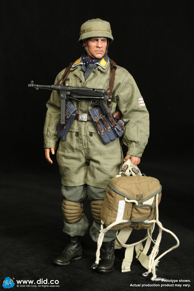 Load image into Gallery viewer, WWII - Fallschirmjäger - MP40 Submachine Gun w/Leather Like Sling
