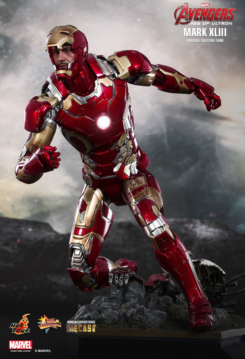 Load image into Gallery viewer, Avengers: Age of Ultron - Diecast Iron Man MK43 - MINT IN BOX
