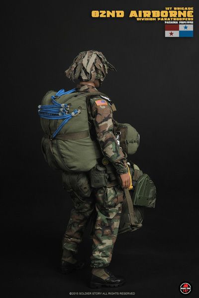 Load image into Gallery viewer, Panama 1989 - 1990 - 82nd Airborne Division Paratrooper - MINT IN BOX

