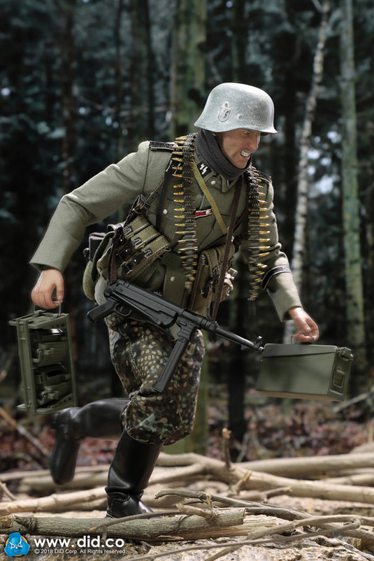WWII - German MG 42 Gunner B - Green Combat Jacket