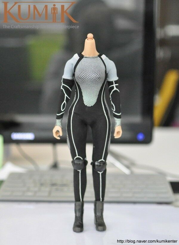 Load image into Gallery viewer, Female Outfit - Black Knee Pads
