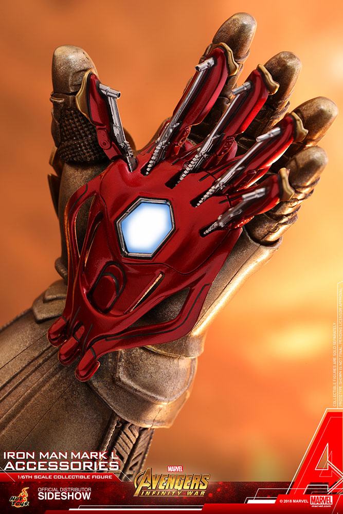 Load image into Gallery viewer, Diecast Iron Man Mark L w/Special Edition Accessory Set - MINT IN BOX

