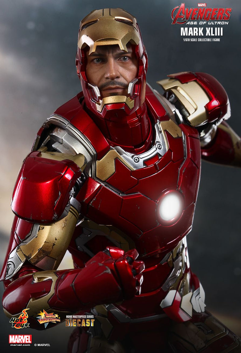 Load image into Gallery viewer, Avengers: Age of Ultron - Diecast Iron Man MK43 - MINT IN BOX
