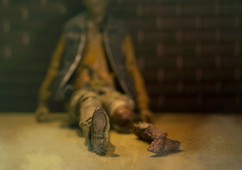 Load image into Gallery viewer, 5 INCH SCALE - TWD - Bob Stookey (Damaged) w/Survival Gear Set
