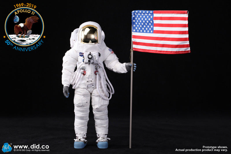 Load image into Gallery viewer, Apollo 11 Astronauts - Base Figure Stand Type 3
