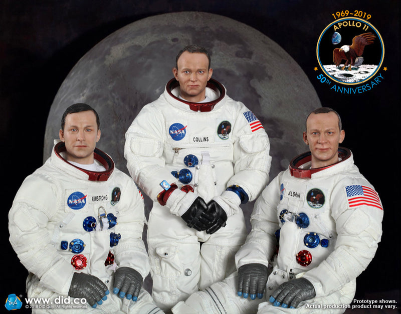 Load image into Gallery viewer, Apollo 11 Astronauts - Base Figure Stand Type 3
