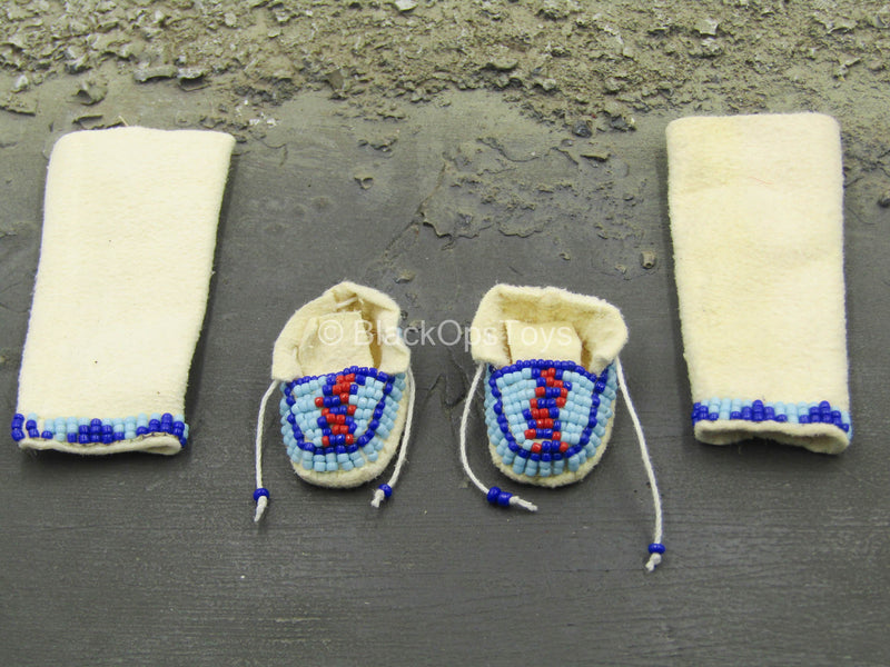 Load image into Gallery viewer, Lewis &amp; Clark - Sacagawea - Beaded Moccasins w/Leg Warmers
