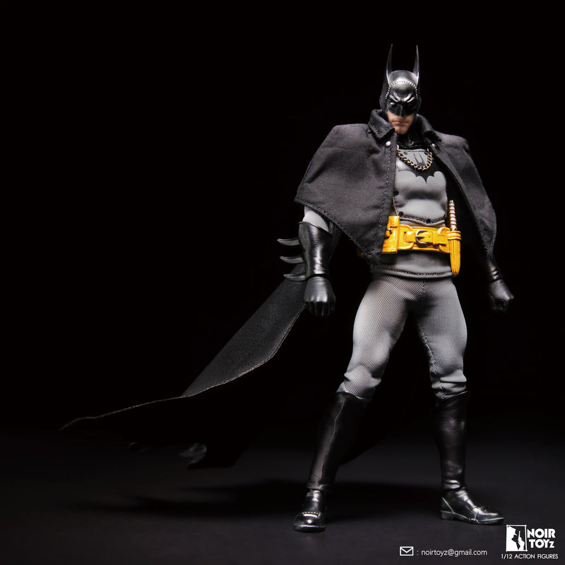 Load image into Gallery viewer, 1/12 - 19th Century Dark Knight - Yellow Utility Belt w/Knife Set
